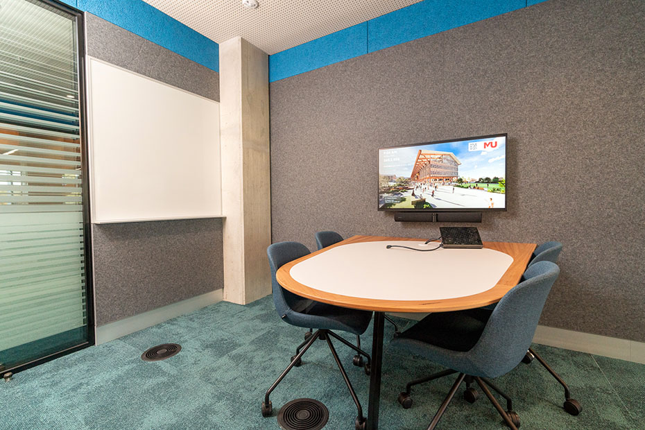 theworkspace-meeting Meeting room with screen, chairs and desk