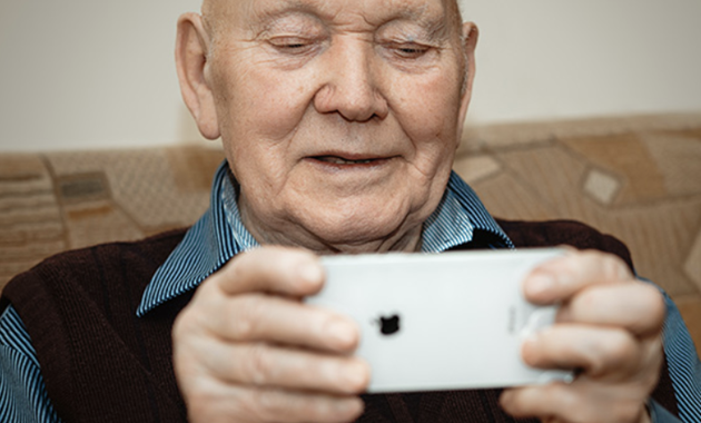 Identifying personalities predisposed to dementia Elderly man using iPhone