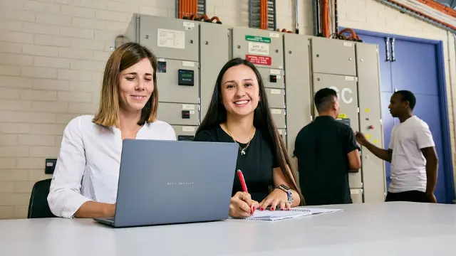 Murdoch University Engineering students in lab