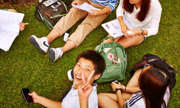 Group of students on Bush Court
