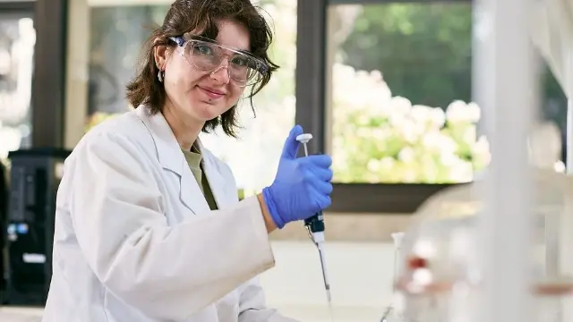 Murdoch student working in lab