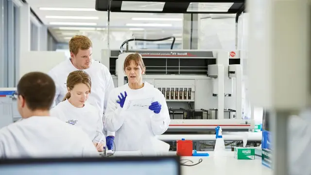 Murdoch University students in a lab