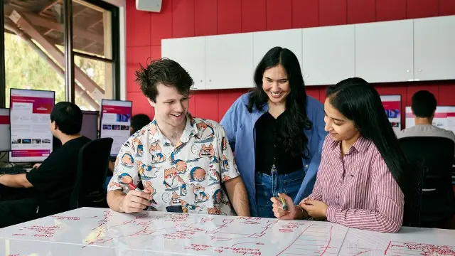 Murdoch University IT students working together on data chains