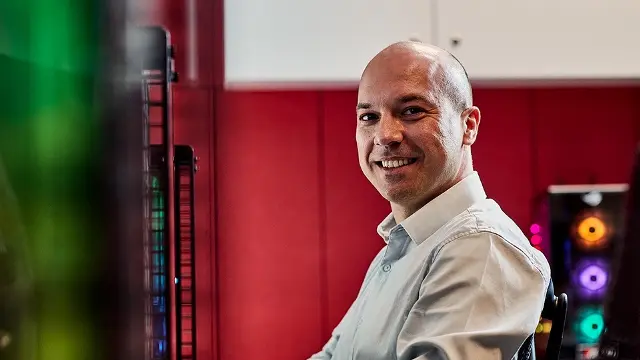 Murdoch University student using computer in lab