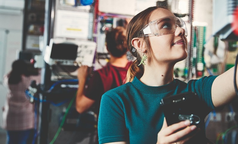 Engineering student in the Bayer Pilot Plant.