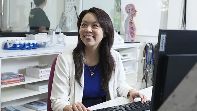 Grace Yeung, Murdoch University alumna and finance business partner, uses accounting in healthcare to support communities and improve outcomes across Western Australia.