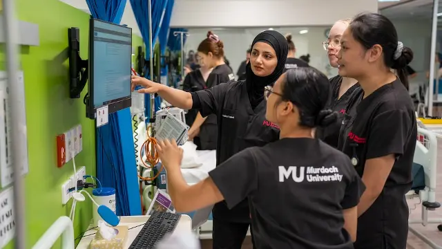 Murdoch University nursing students inspecting screen
