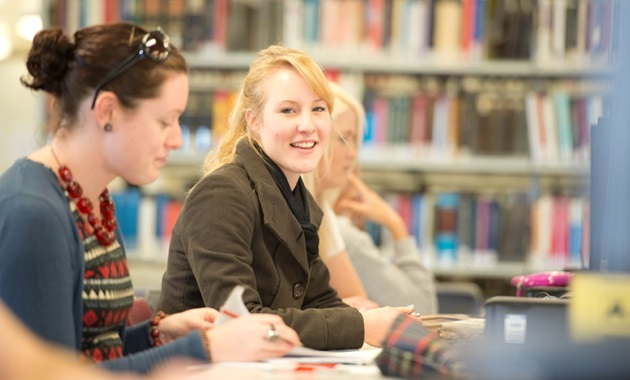 Murdoch FlexiTrack students working in the library.