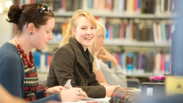 Murdoch FlexiTrack students working in the library.