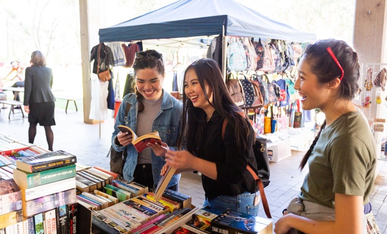 Students shopping at Market Daze