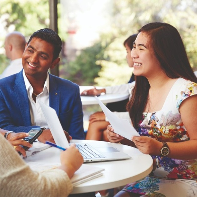 Business students working together in a cafe