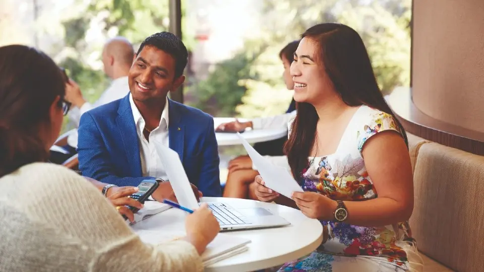 Business students working together in a cafe