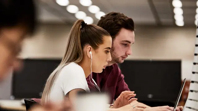 2 students using a computer