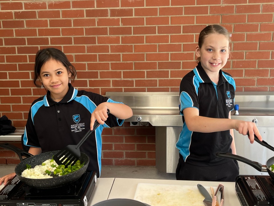 Primary school students cooking as part of the Deadly Koolinga Chefs Program