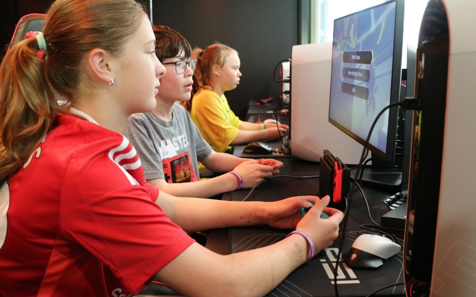 Kids playing esports