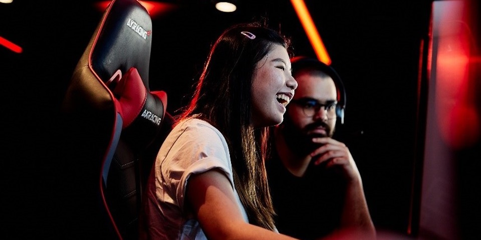 5 tips from a pro gamer image_feature Two Murdoch students gaming in esports hub