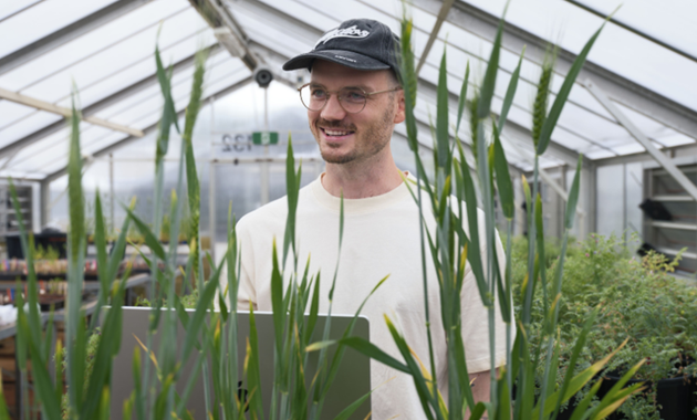 Murdoch University graduate Luke Phipps shows how a career in software engineering can put people first, supporting farmers, healthcare and conservation through practical technology.