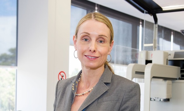 Professor Elizabeth Phillips in her lab