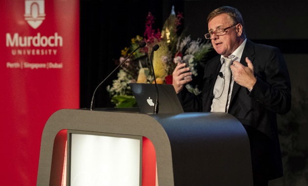 Professor Jeremy Nicholson presenting the Sir Walter Murdoch Lecture 2018