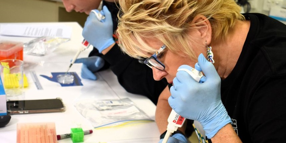 Pauline Charman in the lab using BioBarcode equipment.