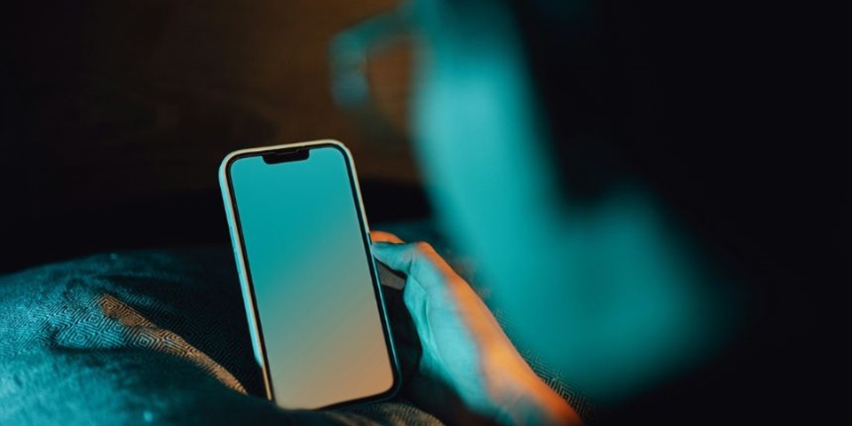 Picture of a hand holding a blank phone.