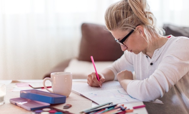 women engaged in art therapy