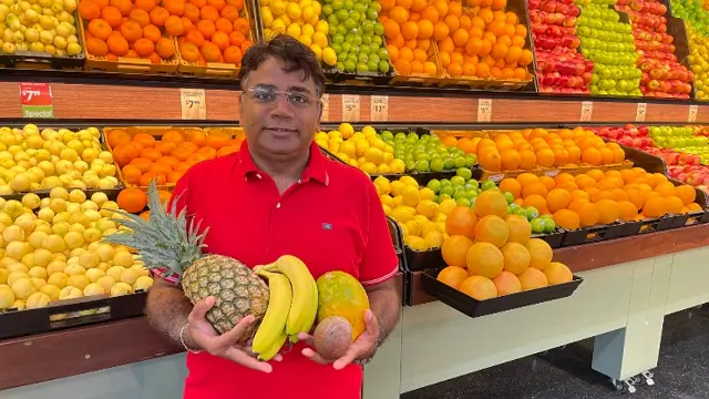 Researcher with fruits in veg