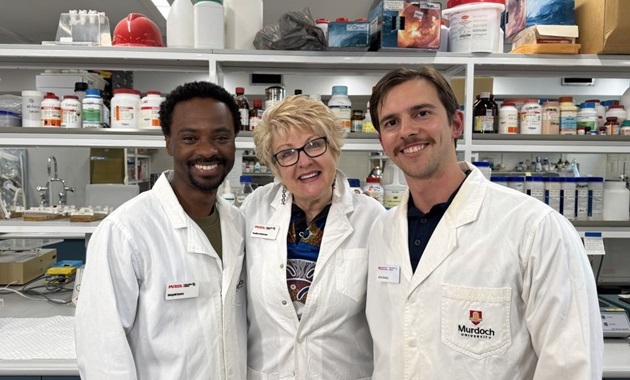 Barcode Blitz scientists Mnqobi Jack and Pauline smiling in the lab