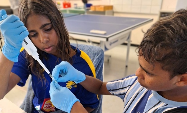 Looma students undertaking DNA extraction