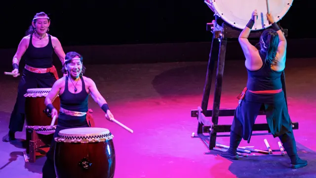 Taiko drummer group performance