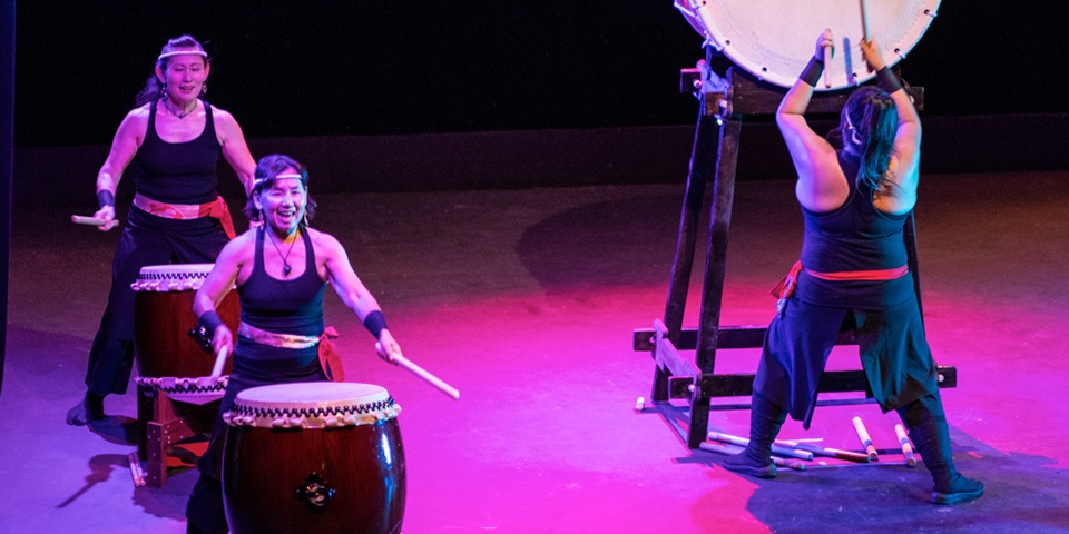 Taiko drummer group performance