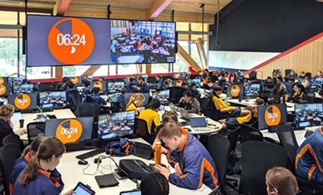 High school students participating in the Illuminate Challenge at Murdoch University’s South St campus