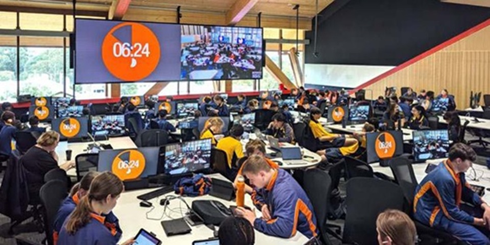 High school students participating in the Illuminate Challenge at Murdoch University’s South St campus