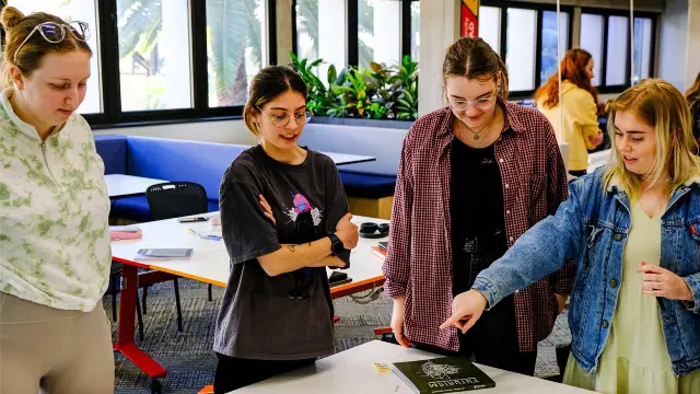 Design Thinking students collaborating